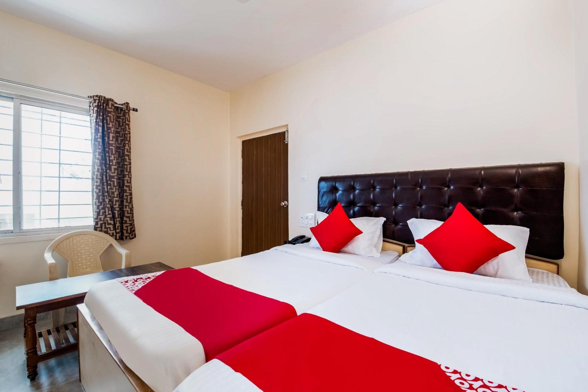 Super Oyo G P Residency Hotel Kakinada Luaran gambar