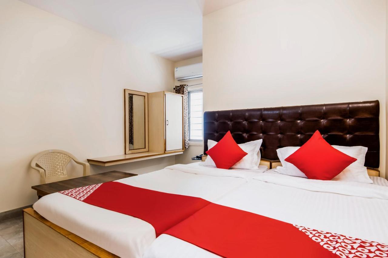Super Oyo G P Residency Hotel Kakinada Luaran gambar