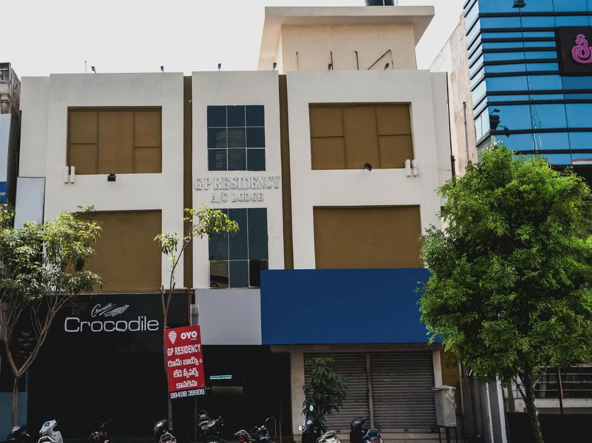Super Oyo G P Residency Hotel Kakinada Luaran gambar