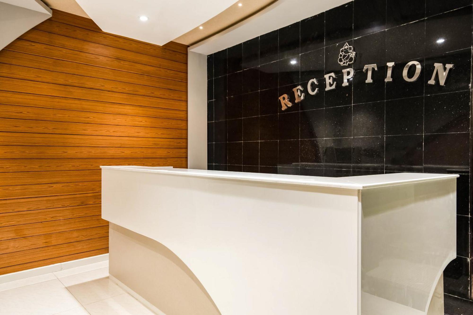 Super Oyo G P Residency Hotel Kakinada Luaran gambar