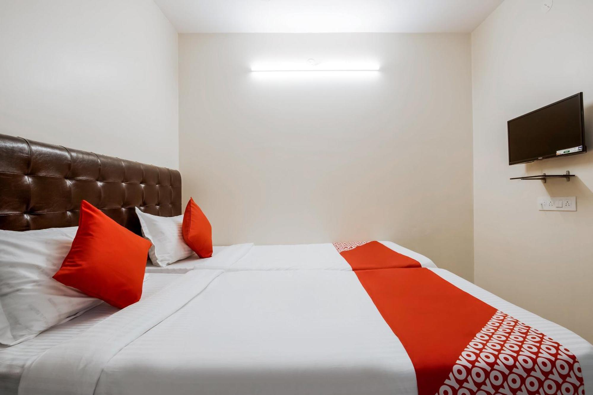 Super Oyo G P Residency Hotel Kakinada Luaran gambar
